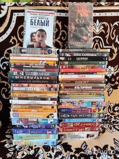 DVD диски и видео кассеты