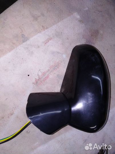 Продам правое зеркало заднего вида Honda Fit