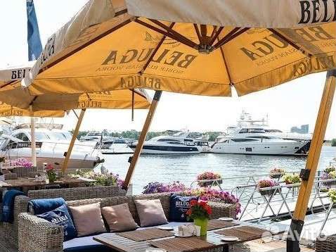 Уличный зонт для кафе 4х4 м на боковой опоре