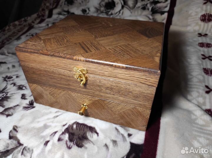 Шкатулка для хранения опасных бритв (вариант 3)