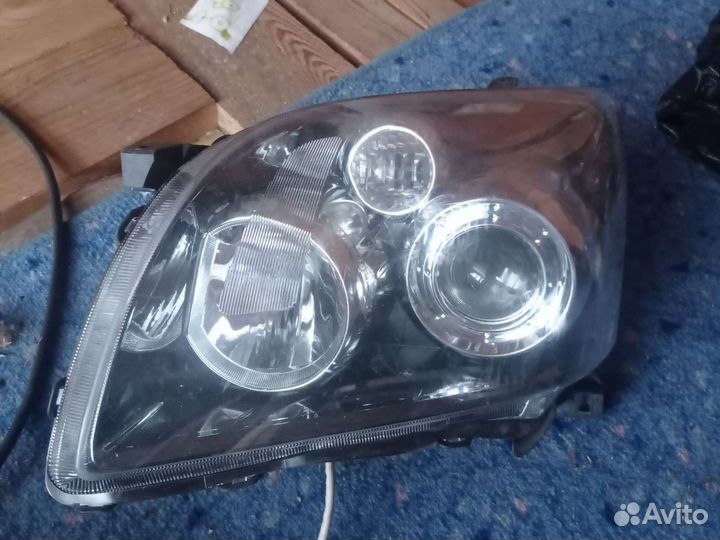 Фара toyota avensis 250 левая