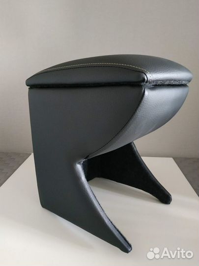 Подлокотник модельный для Шевроле Нива