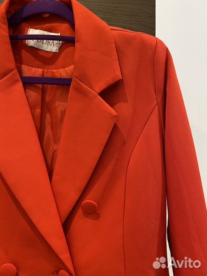 Красный Пиджак новый женский тренд
