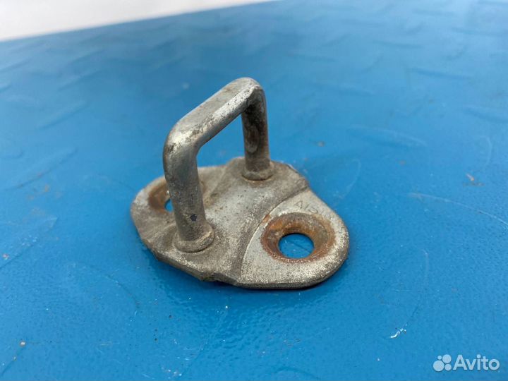 Б/У ответная часть замка двери задний левый Toyota