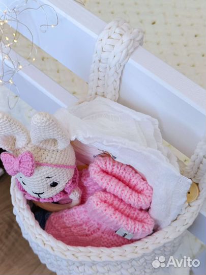 Вязаная подвесная корзина-органайзер для кровати