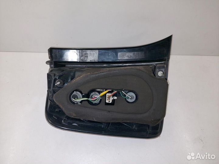 Фонарь задний правый Toyota Prius 2 NHW20 2003