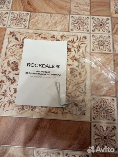 Бас гитара Rockdale