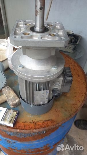 Электро двигатель 220/380