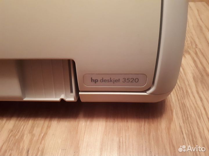 Цветной струйный принтер HP DeskJet 3520