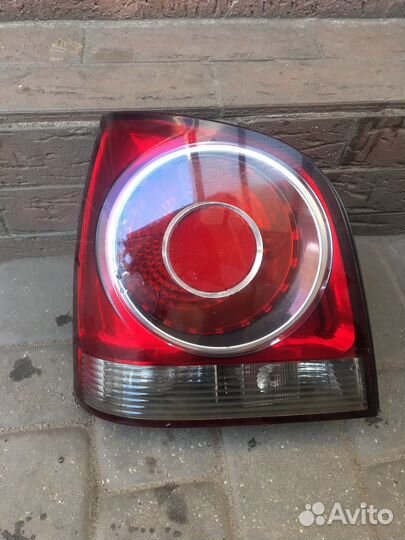 Volkswagen Polo 2005-2009 задний левый фонарь