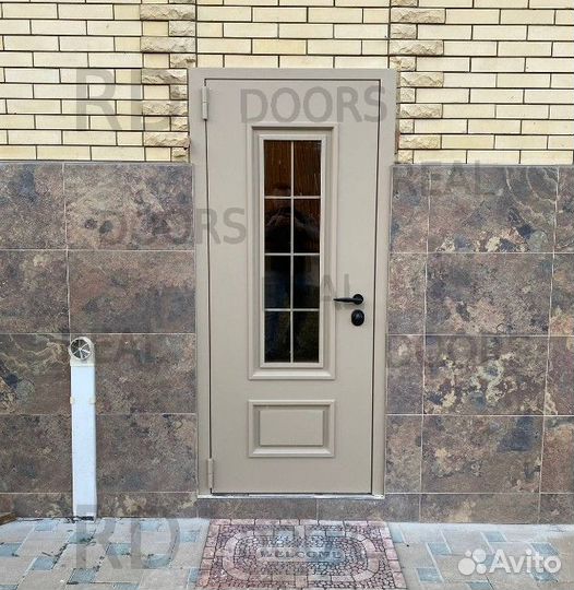 Входная дерь с окном с терморазрывом для улицы