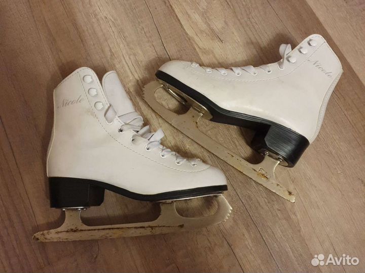 Коньки фигурные 38 и 33 размер