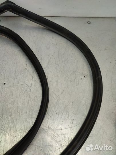 Уплотнитель задний правый Hyundai Elantra Hd седан