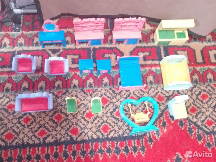 Игрушечный домик с мебелью