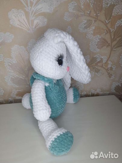 Зайчик. Символ года 2023. Игрушка вязаная крючком