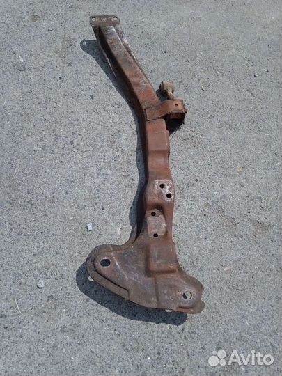 Подрамник передний правый Pontiac Grand AM Понтиак