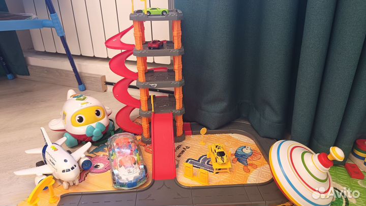 Детские игрушки, каталка, трек с машинками