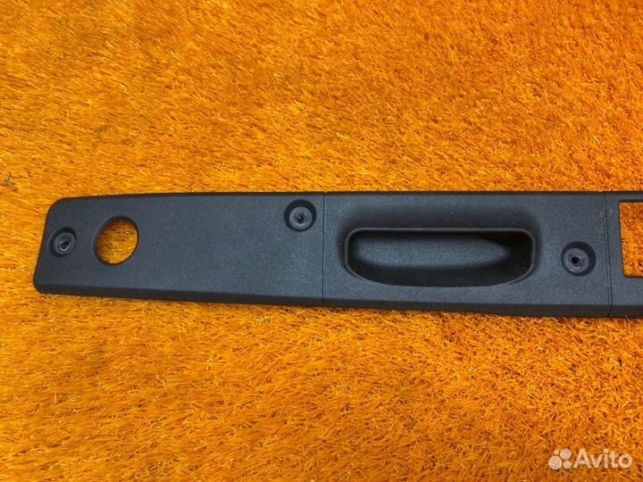 Накладка замка багажника Mercedes-Benz E-Class