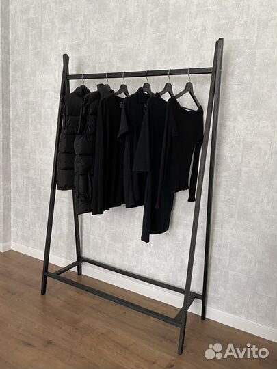 Вешалка напольная деревянная