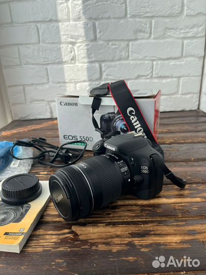 Зеркальный фотоаппарат Canon EOS 550D Kit 18-135