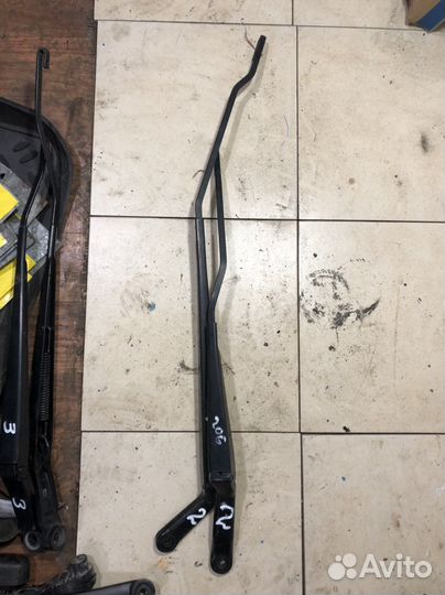 Поводок дворников Пежо 206