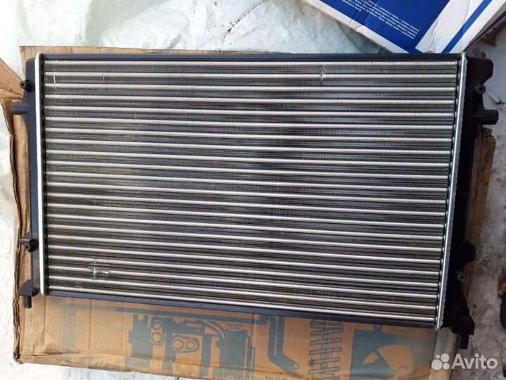 Радиатор охлаждения Фольксваген Джетта 6 1.6