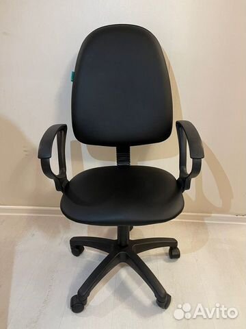 Компьютерное кресло черное удобное