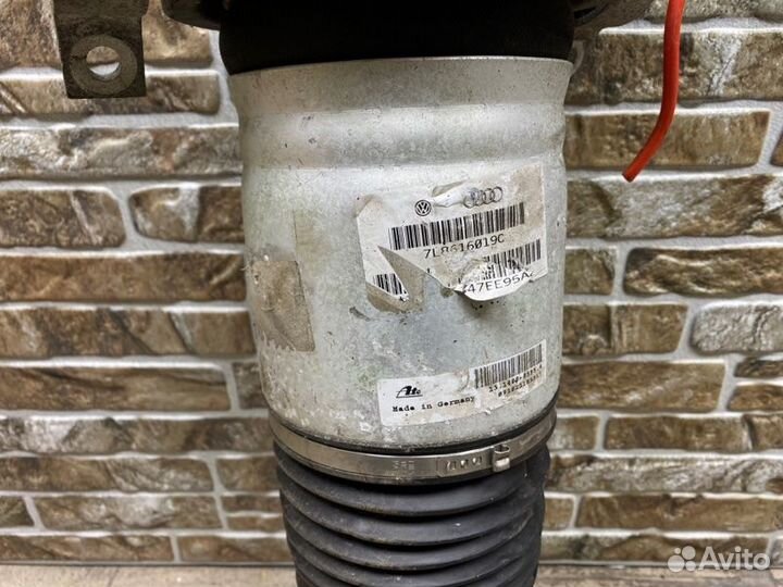 Пневмоамортизатор подвески задний левый Audi Q7 4L