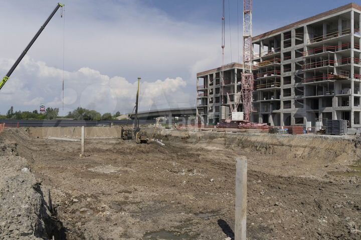 2-к. квартира, 77 м², 1/9 эт.