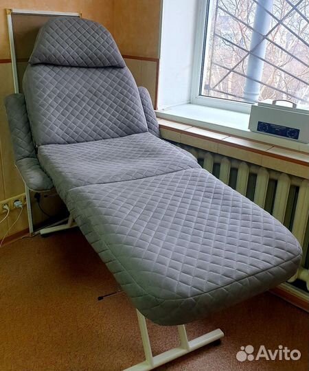 Кушетка для массажа с вырезом