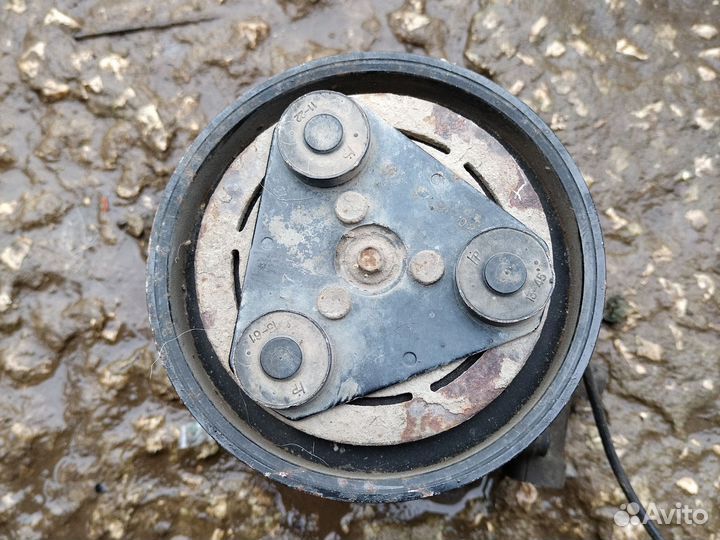 Компрессор кондиционера Kia Spectra