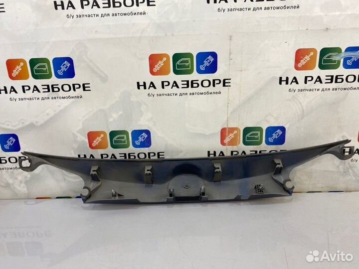 Накладка крышки багажника Toyota Rav4 XA40 2AR-FE