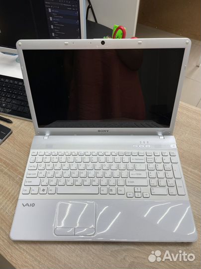 Ноутбук Sony vaio VPC-eb4s1r