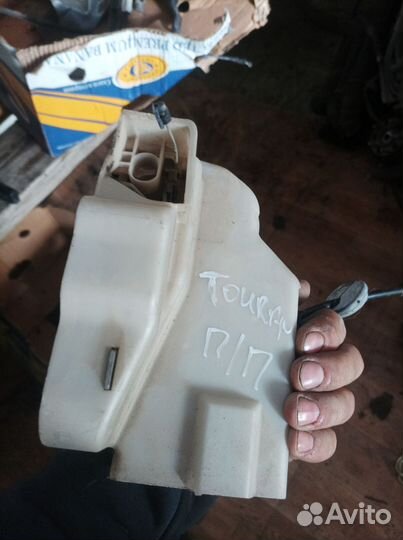 Замок передней правой двери тоуран