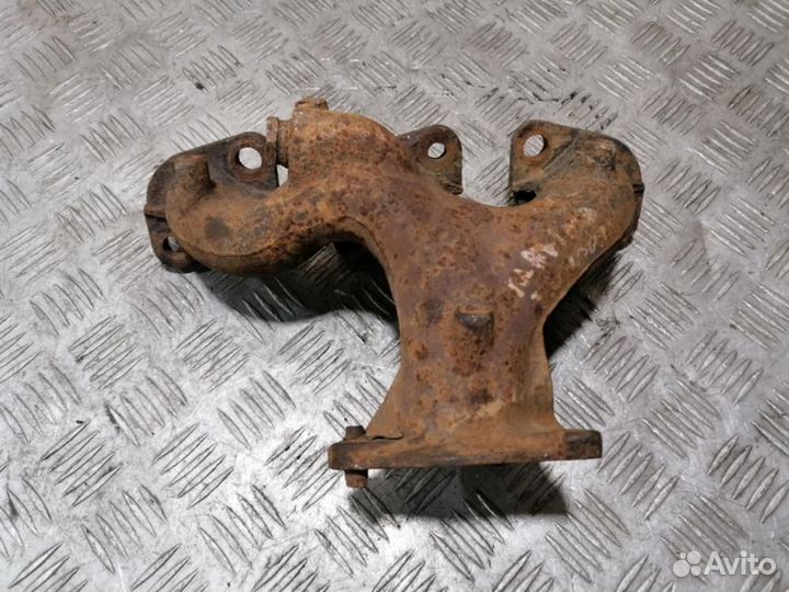 Коллектор выпускной правый Nissan Maxima a32