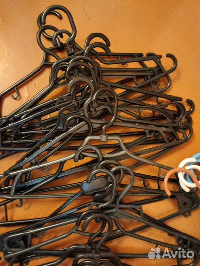 Вешалки плечики пластиковые