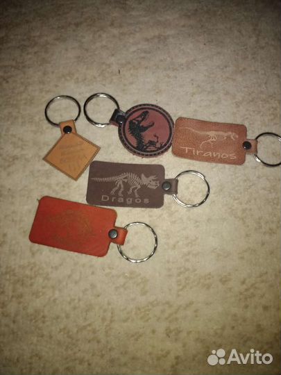 Брелок из кожи