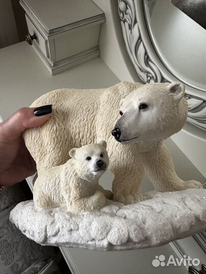 Статуэтка белый медведь