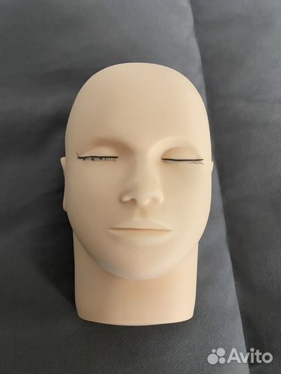 Манекен для наращивания ресниц с ресницами