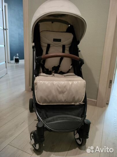 Прогулочная коляска трость