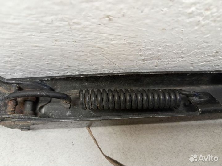 Поводок стеклоочистителя передний