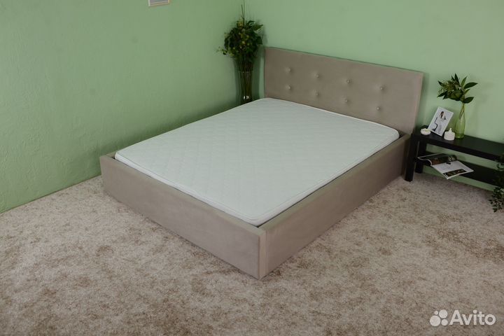 Кровать с матрасом