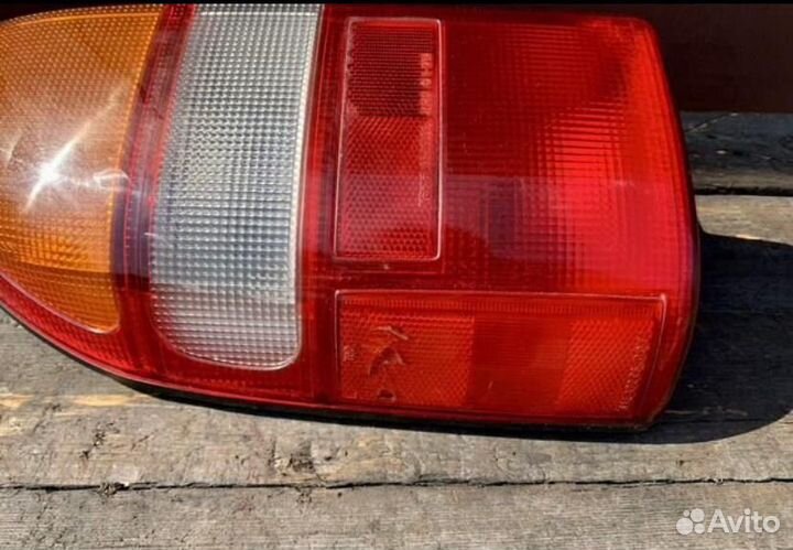 Фонарь задний левый Suzuki Grand vitara 1998-2005