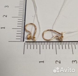 Золотые серьги с камнем