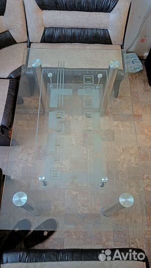 Кухонный стеклянный стол