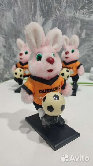Заяц Duracell футболист статуэтка
