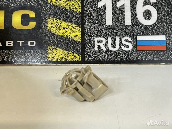 Плафон подсветки багажника Toyota Avensis Corolla