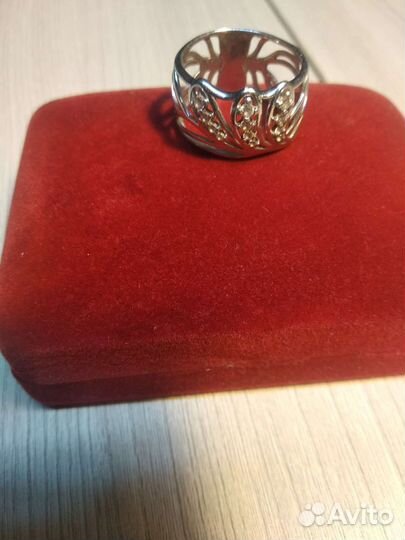 Серебряное кольцо с фианитом