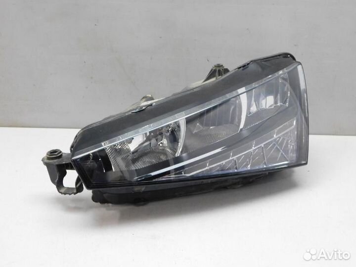 Фара левая Skoda Rapid