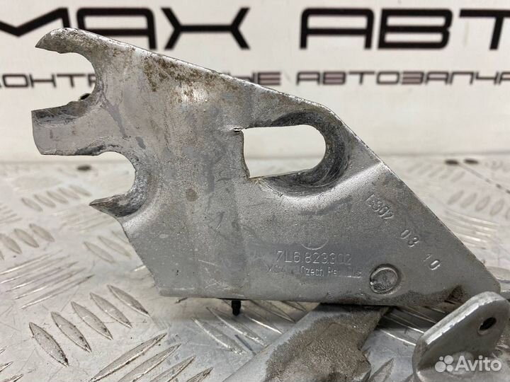 Б/У петля капота правый Volkswagen Touareg 7L6 AXQ